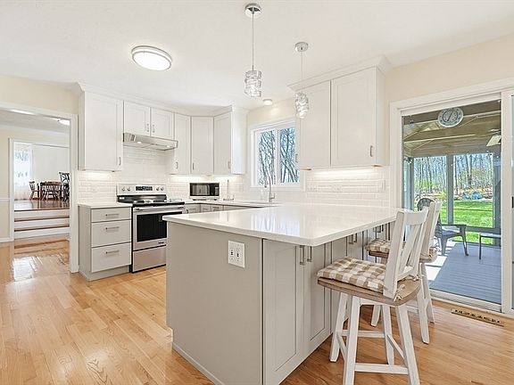 4th image of 39 Briar Dr