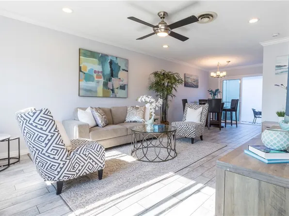 141 Yorktown Ln, Costa Mesa, CA 92626