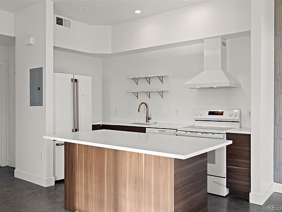 2nd image of 3149 Blake St #101-L
