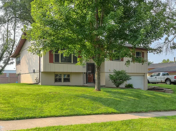 205 Fairview Dr, Glenwood, IA 51534