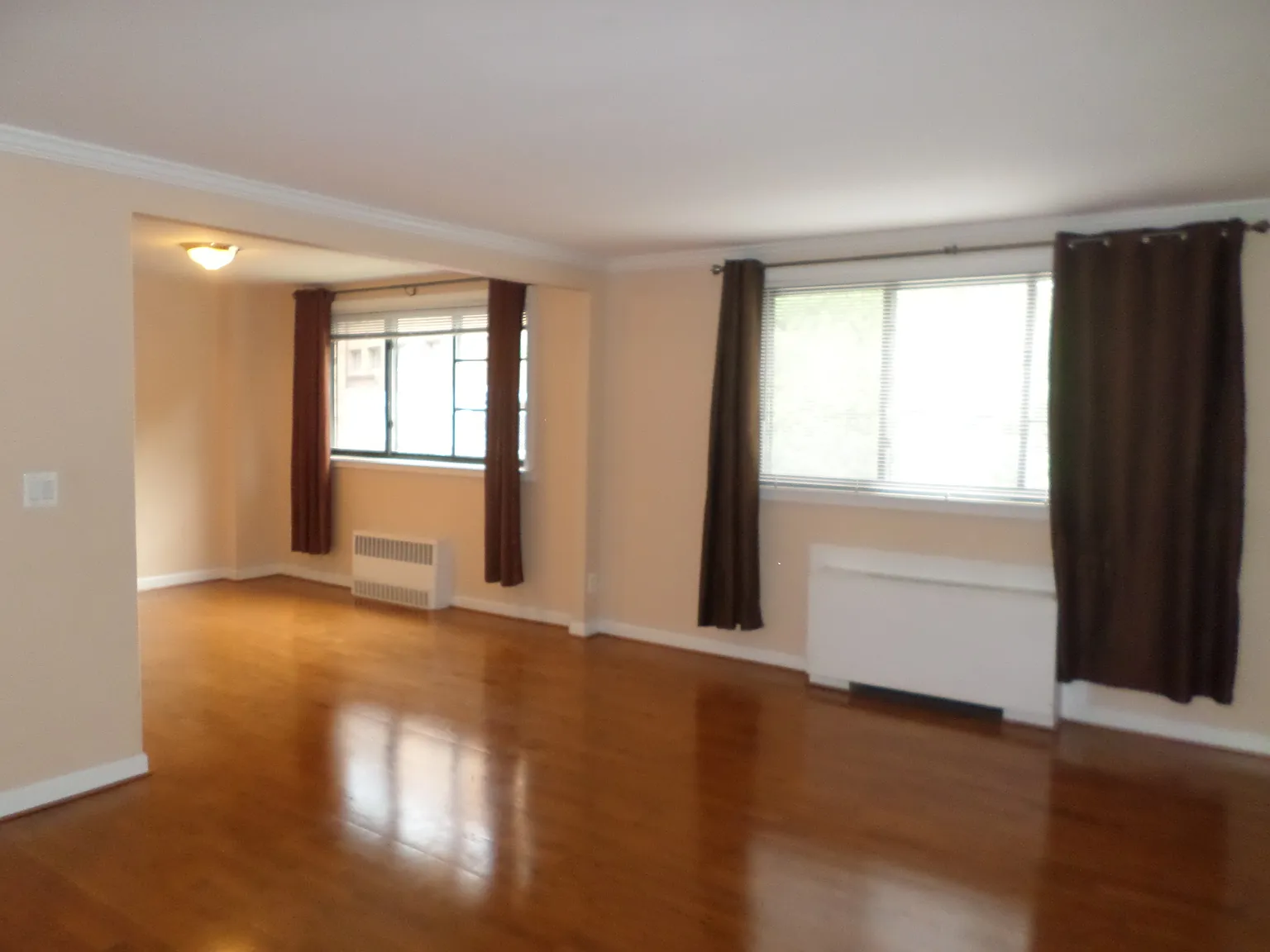 2725 39th Str NW - 211 - 211 — Photo 1