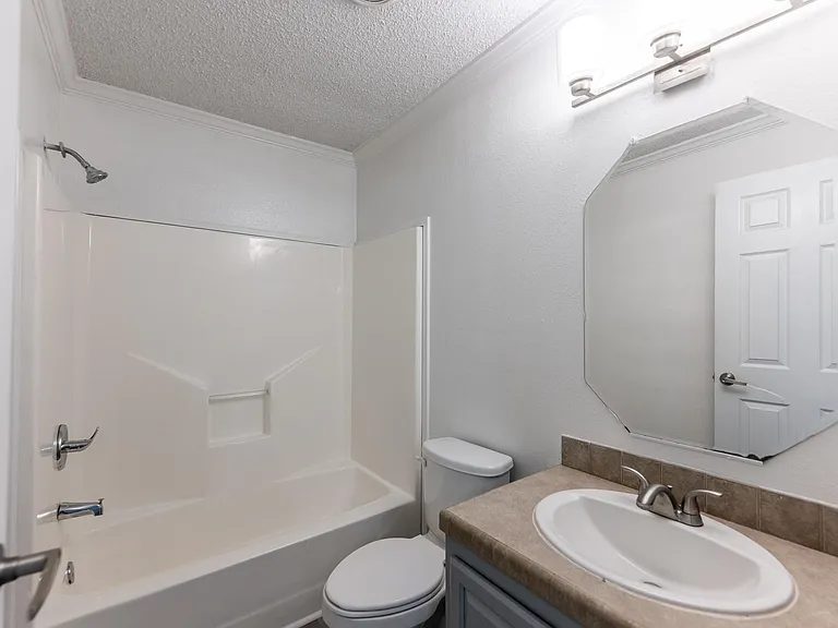 114 Varsity Dr — Photo 19