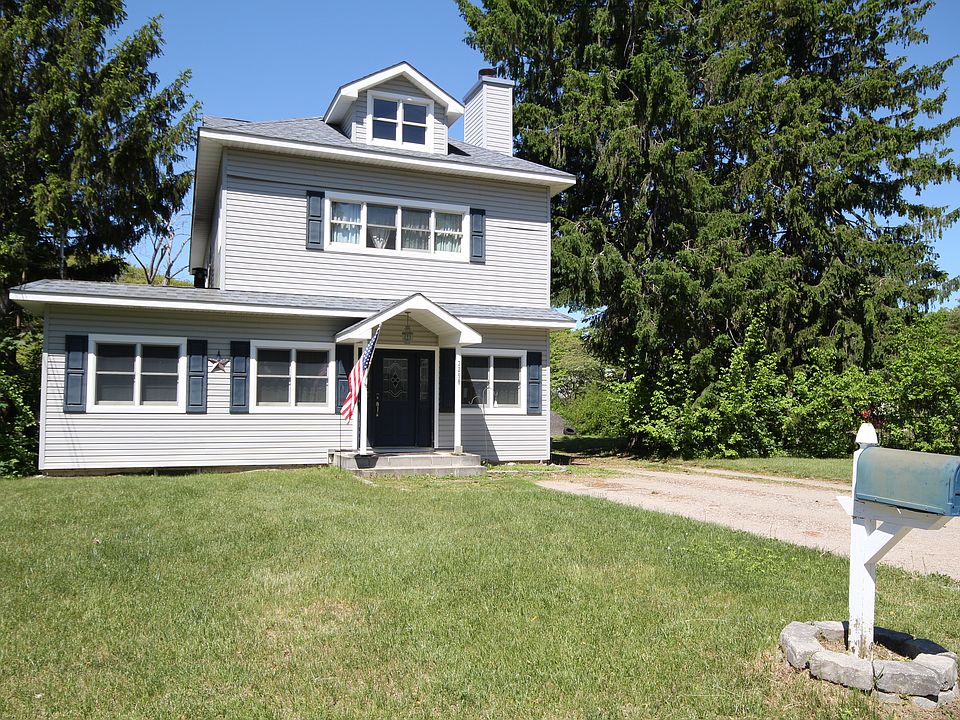 2nd image of 2258 Walnut Ave