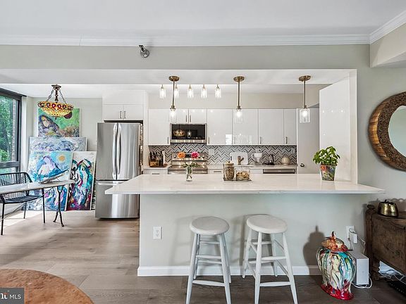 2nd image of 1808 Old Meadow Rd APT 906