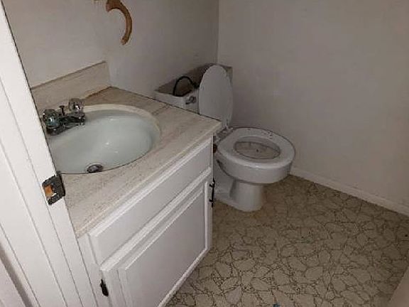 5th image of 319 N Flynn Jans Ct