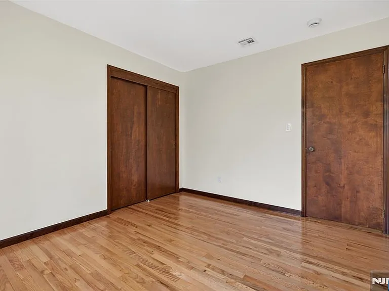 97 Sipp Ave — Photo 12