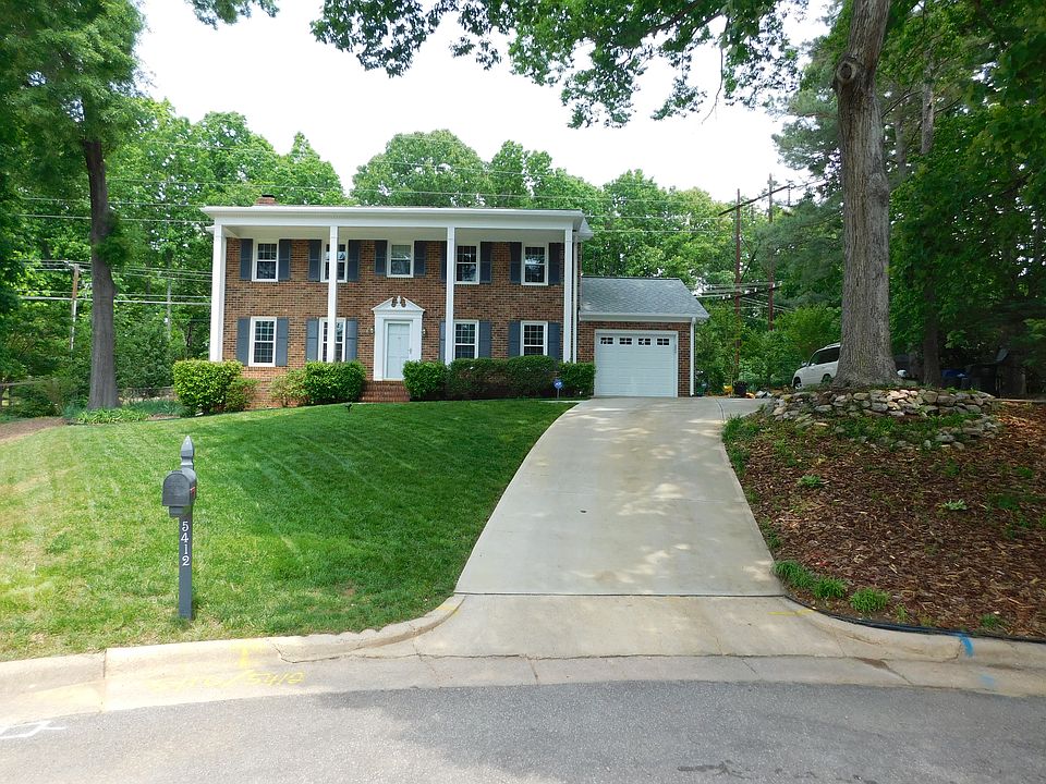 Quiet mid-town culdesac