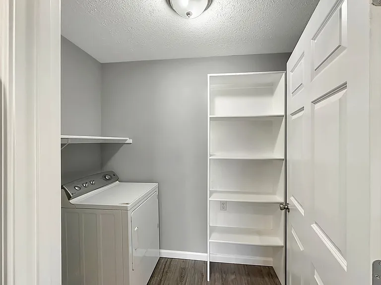 2303 N Broadway St — Photo 60