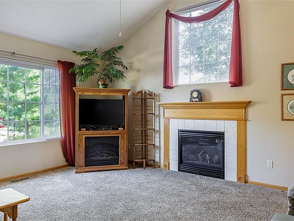 5th image of 9424 Garnet Ln