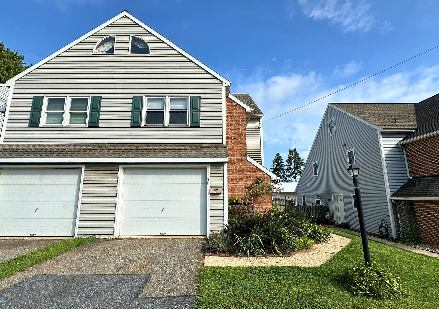 2 bed, 1.5 bath, 1911 sqft, $1,595 — Photo 1