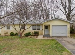 1939 S Roanoke Ave, Springfield, MO 65807