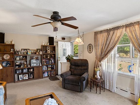 5th image of 10 Briar Hill Dr