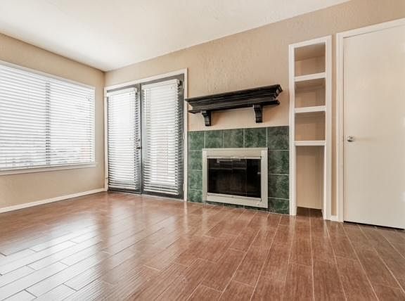 4th image of 11530 N May Ave