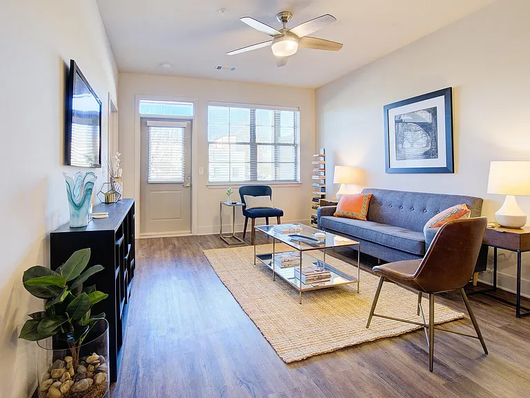 Midtown Row Apartments — Photo 13