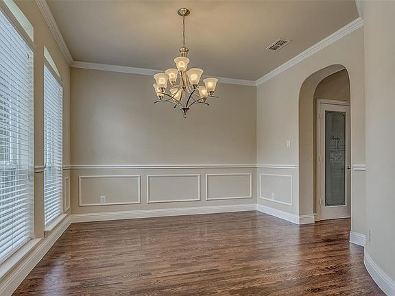3rd image of 2536 Fountain Gate Dr