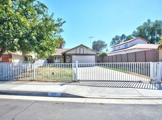 107 Peppertree Dr, Perris, CA 92571