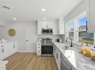 3732 Kings Point Rd, Virginia Beach, VA 23452