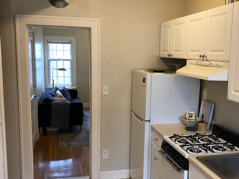 417 Lyon St NE #4 — Photo 4