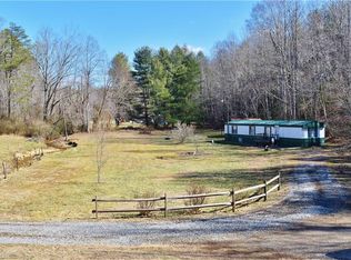 329 Graystone Rd, Mount Airy, NC 27030