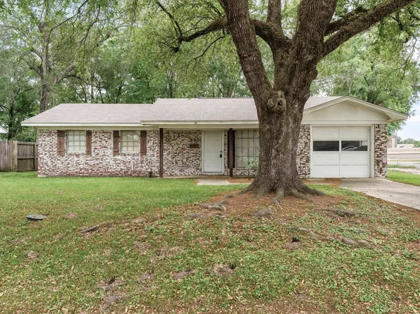 300 Slagle St, Vidor, TX 77662