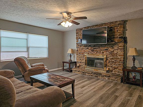 3rd image of 90 Porterbrook Ln