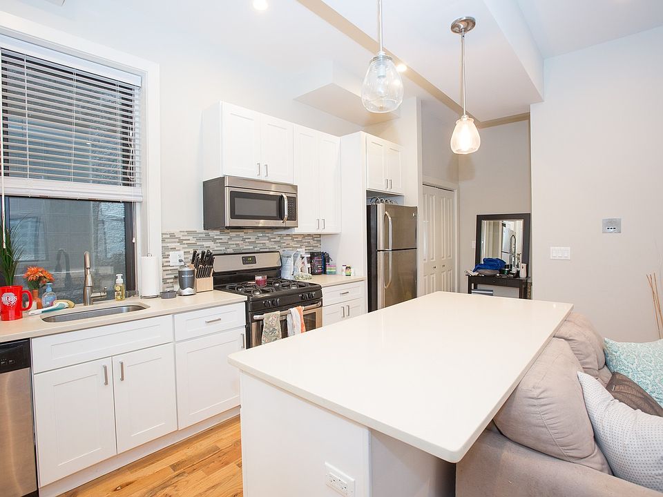 1st image of 1056 N Hermitage Ave #2R