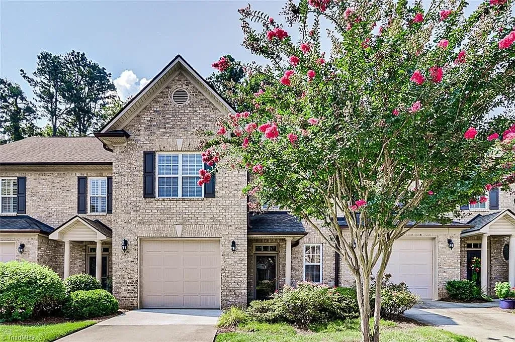 3 bed, 2.5 bath, 1822 sqft, $2,100 — Photo 1