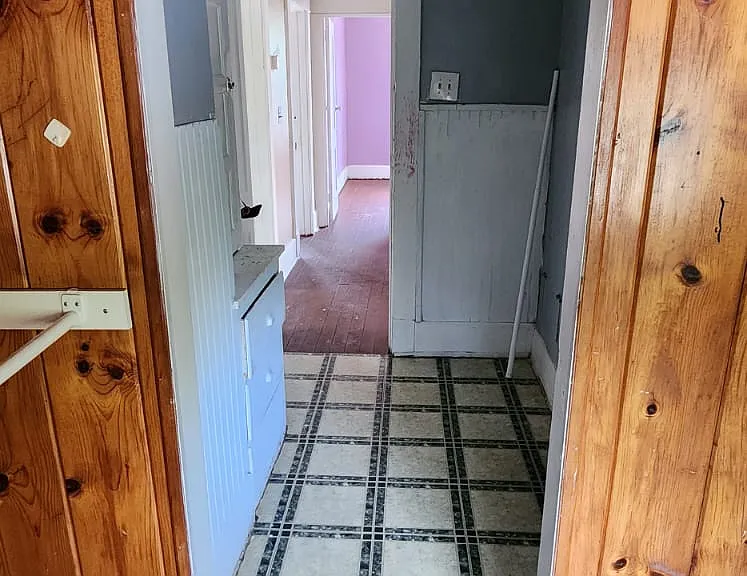 31 N Hartford Ave — Photo 3