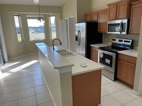 2nd image of 923 Fairwaycove Ln Unit 202