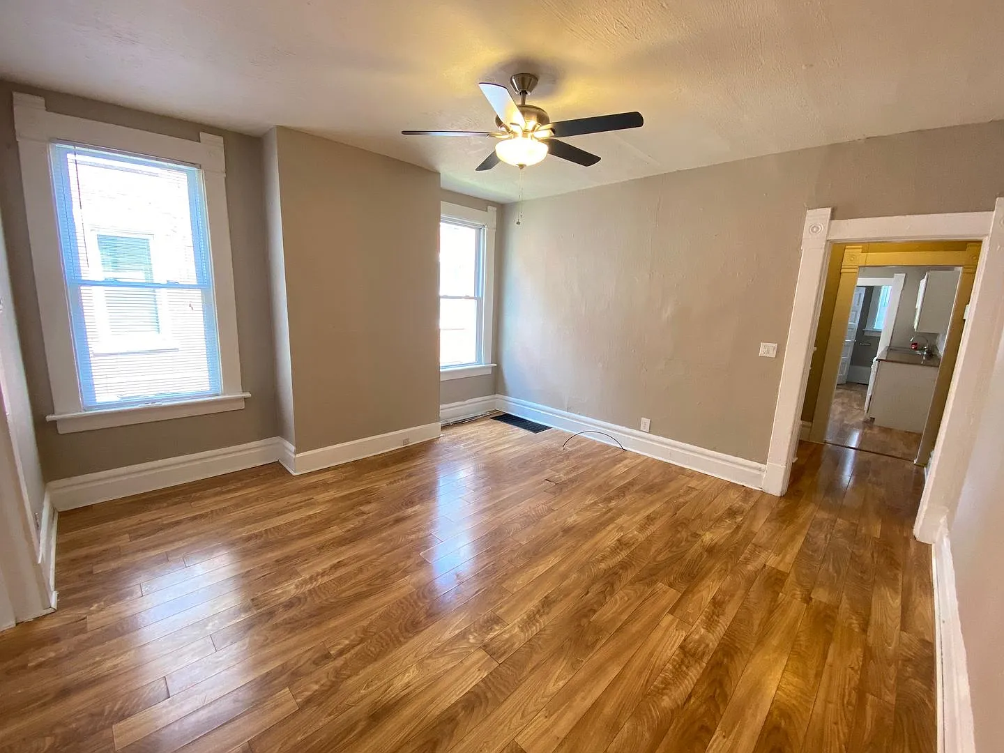 Hunter Ave 1438-1440 MLR (LH2) — Photo 4