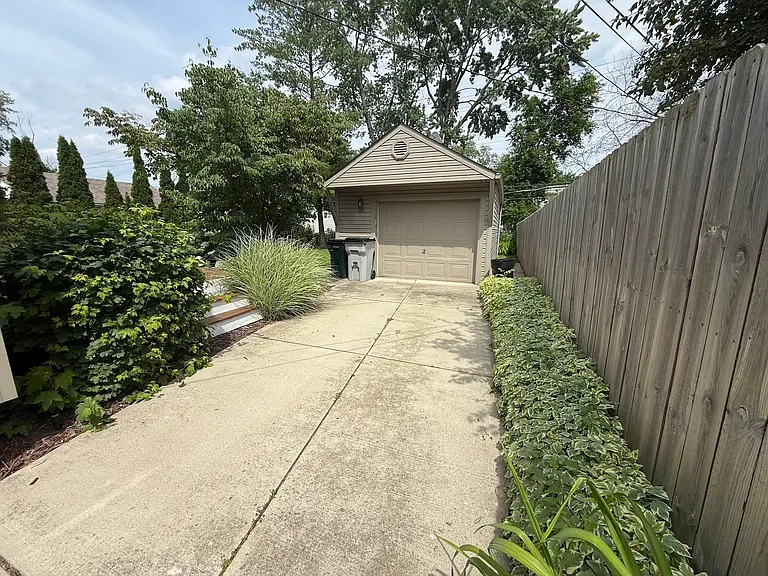 1846 Oakshire Ave — Photo 31