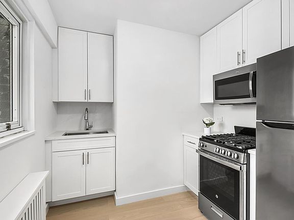 3rd image of 400 E 77th St #4H-4