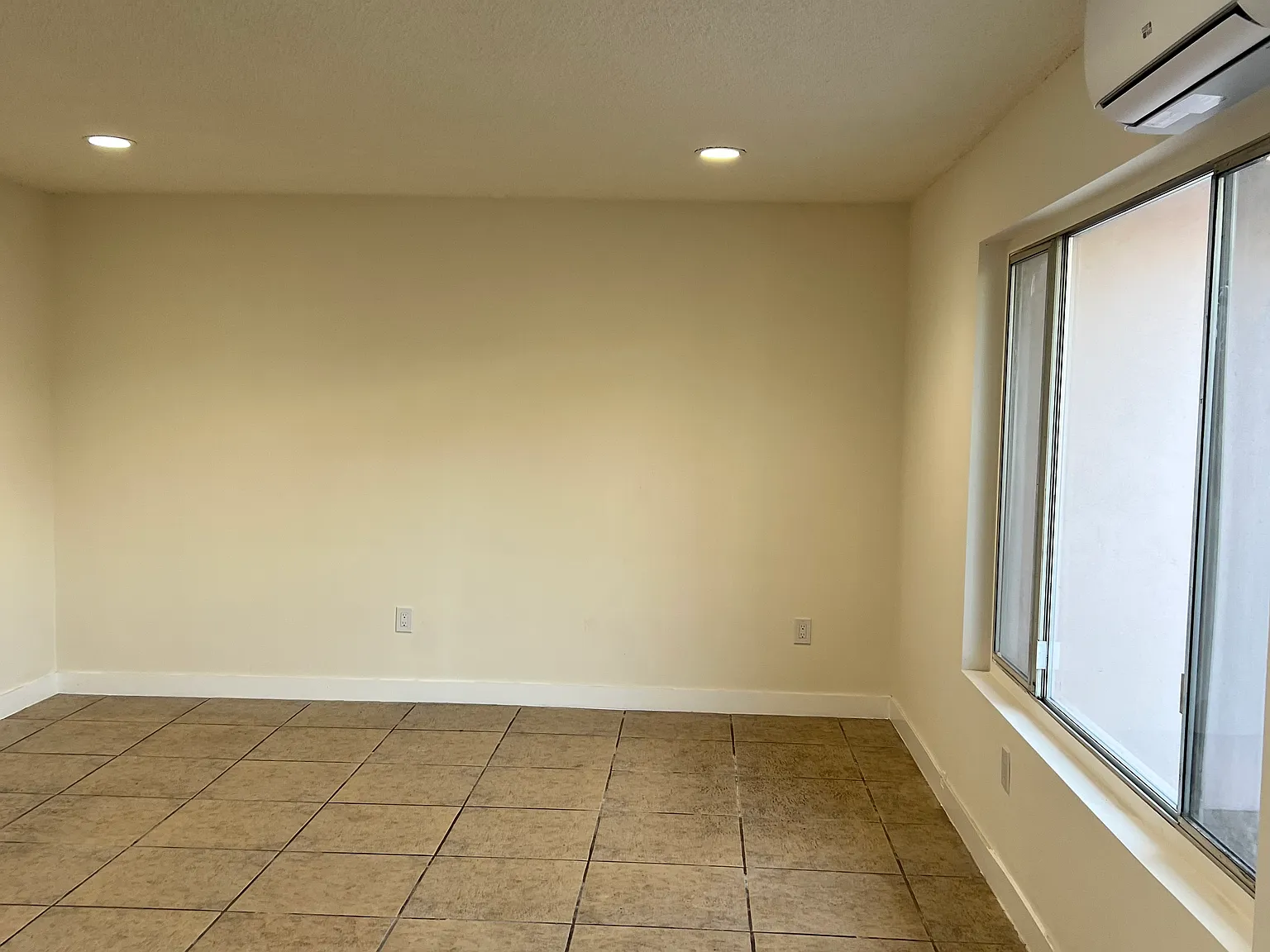 2 bed, 900 sqft, $2,300 — Photo 3