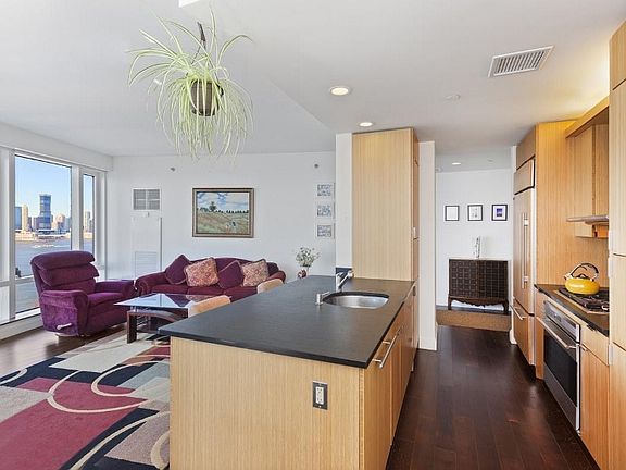3rd image of 70 Little West St APT 28D
