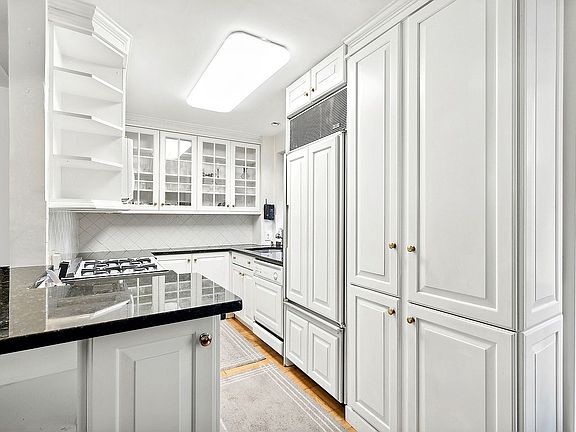 3rd image of 200 E 57th St APT 11H