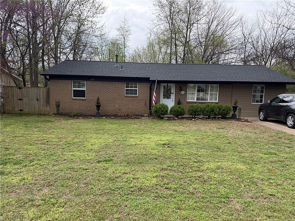 1st image of 2405 Dogwood Pl