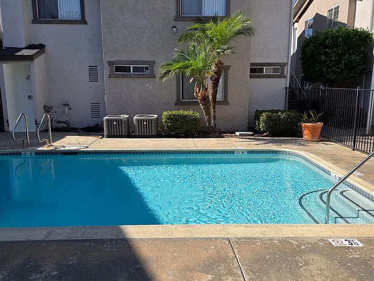 Lakeshore Terrace — Photo 13