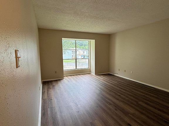 5th image of 200 High Meadows Blvd Unit 221