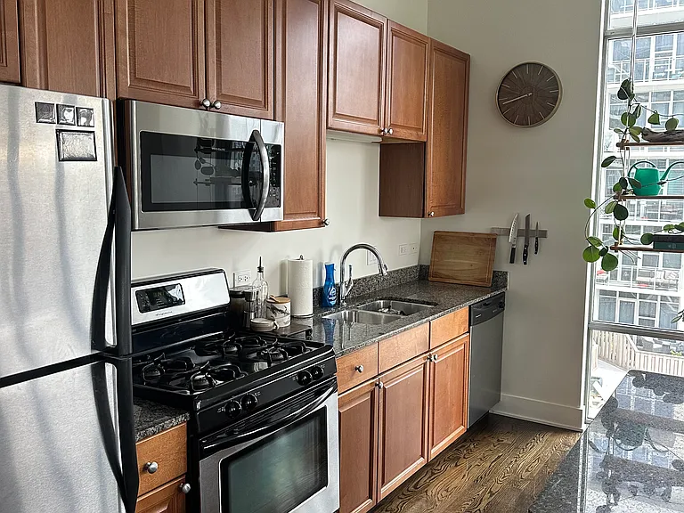 901 W Madison St #606 — Photo 15