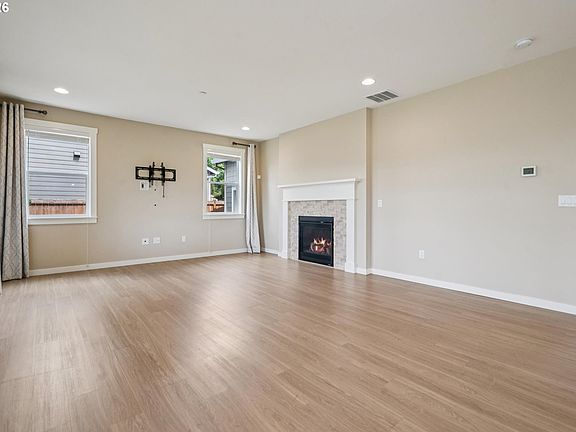 4th image of 9687 SW Ridge Dr