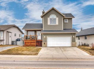 90 S Parklane Dr, Strathmore, AB T1P 1R2