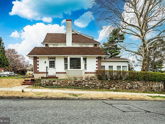 5th image of 36 Fairview St