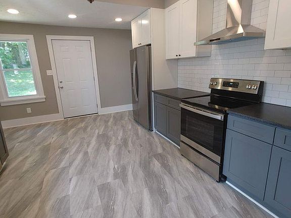5th image of 311 E Emerald Ave