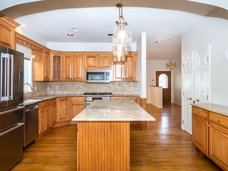8 Davenport St #1 — Photo 3