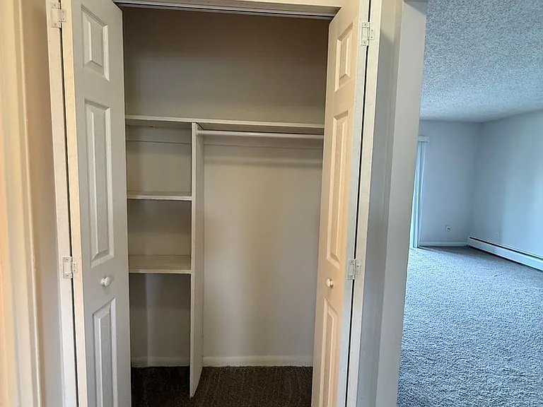 Colonial Point Apartments — Photo 30