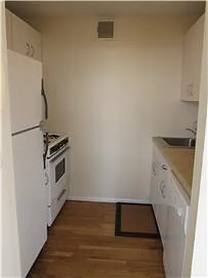 Sold by R New York | media 5