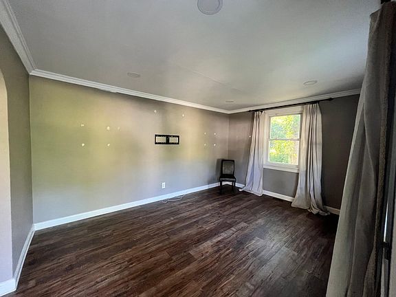 3rd image of 5324 Gillespie Ave