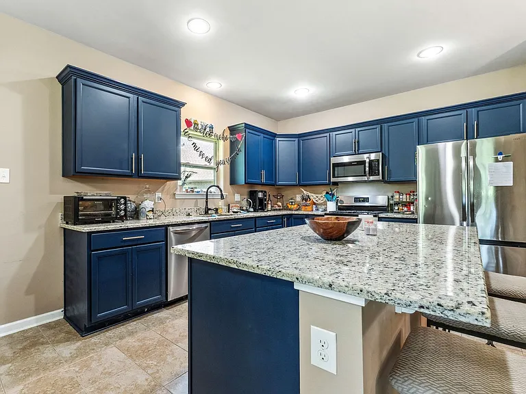 1041 Berkshire Dr — Photo 8