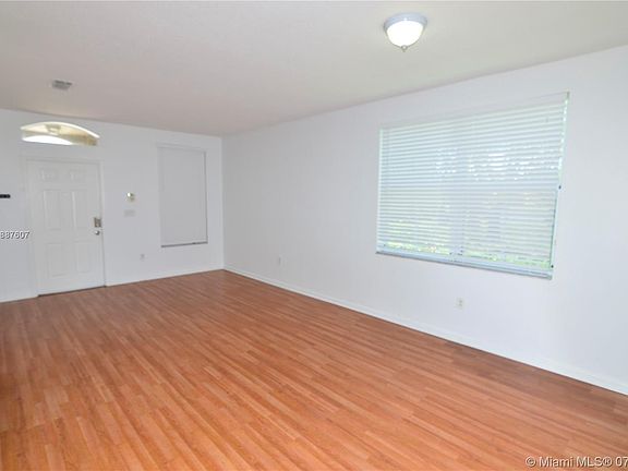 3rd image of 112 Riverwalk Cir #0
