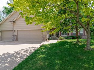6001 Teakwood Ct NE, Cedar Rapids, IA 52402